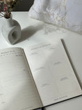 Load image into Gallery viewer, Weekly planner & intentions (english)
